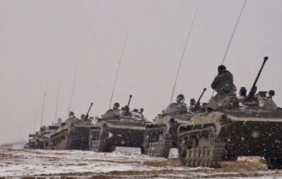 ЗМІ показали відео колони танків на околицях Донецька