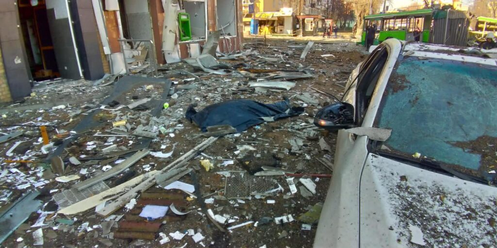 У Києві в житлову дев’ятиповерхівку влучив снаряд
