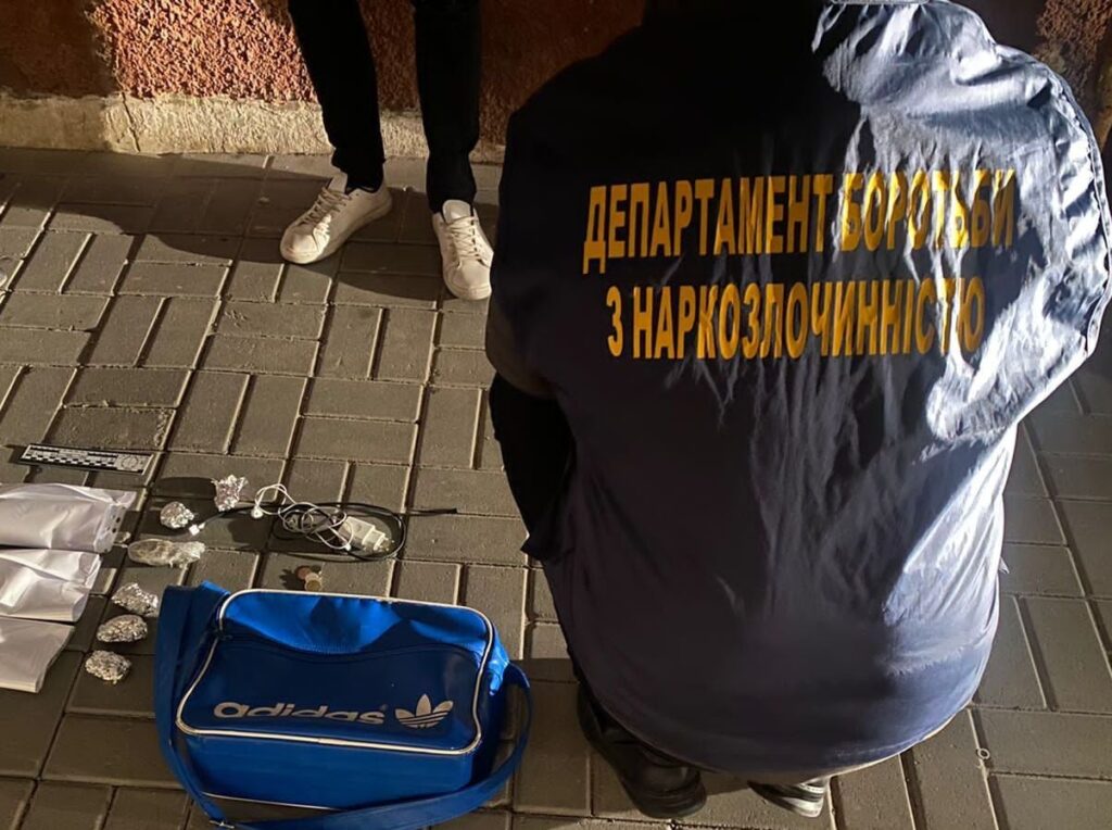 У Львові затримали «гастролера», який розповсюджував наркотики