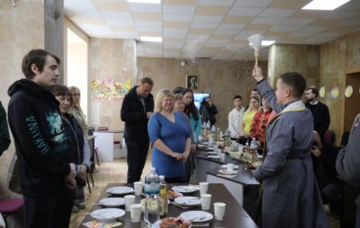 У Львові провели спільні великодні сніданки у прихистках для переселенців