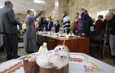 У Львові провели спільні великодні сніданки у прихистках для переселенців