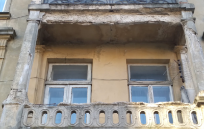 У Львові обвалилась частина балкону