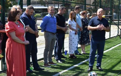 У Новояворівську відкрили футбольний майданчик