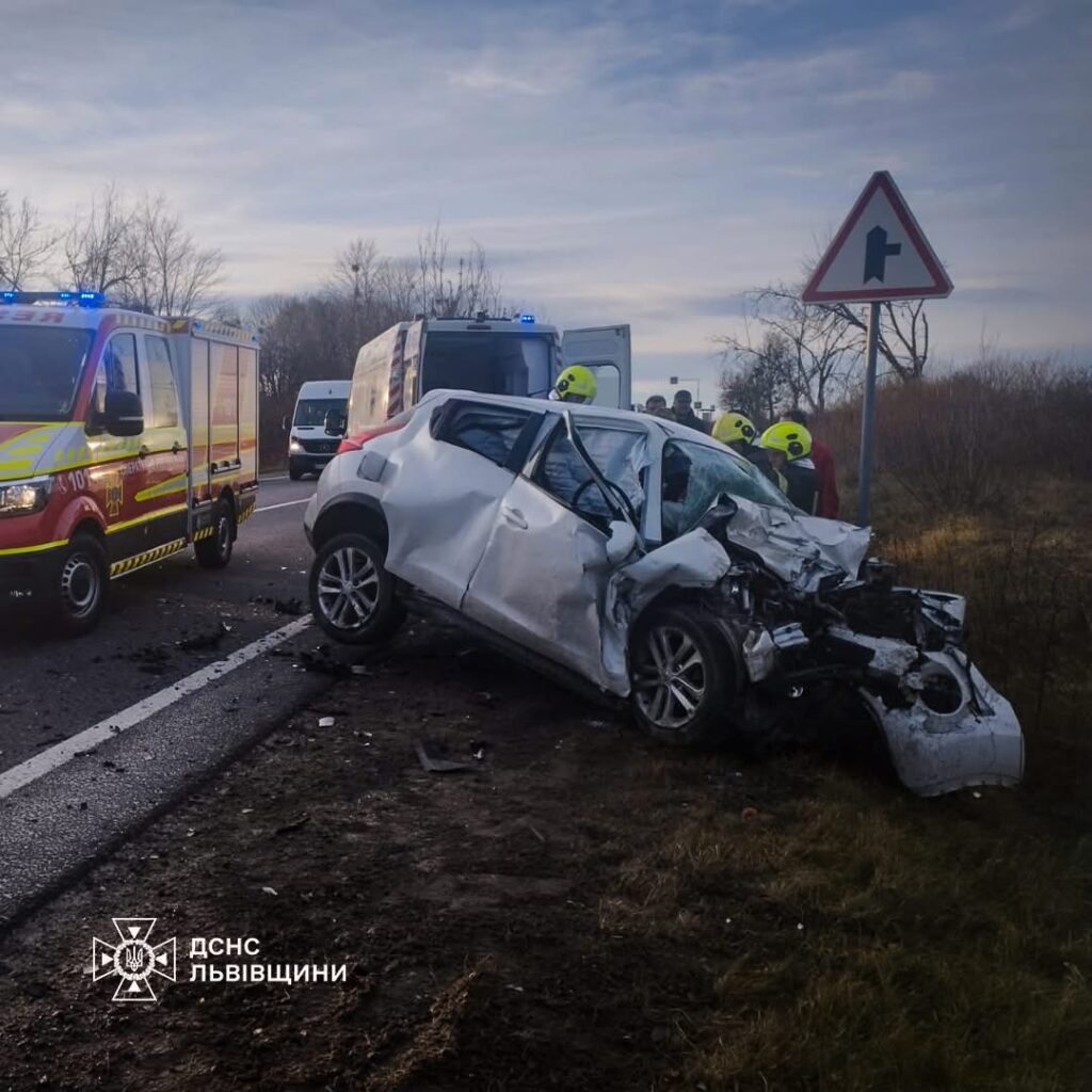 На Львівщині у аварії загинуло дві людини