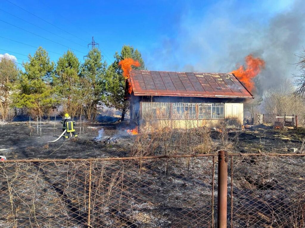 На Львівщині за добу 94 рази палили суху траву