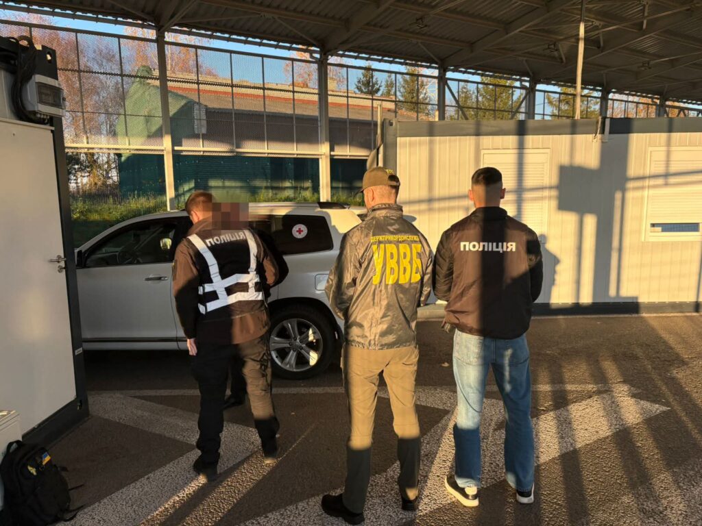 На Львівщині прикордонник відмовився від тисячі доларів