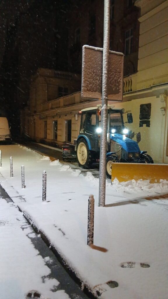 Львів засипало снігом