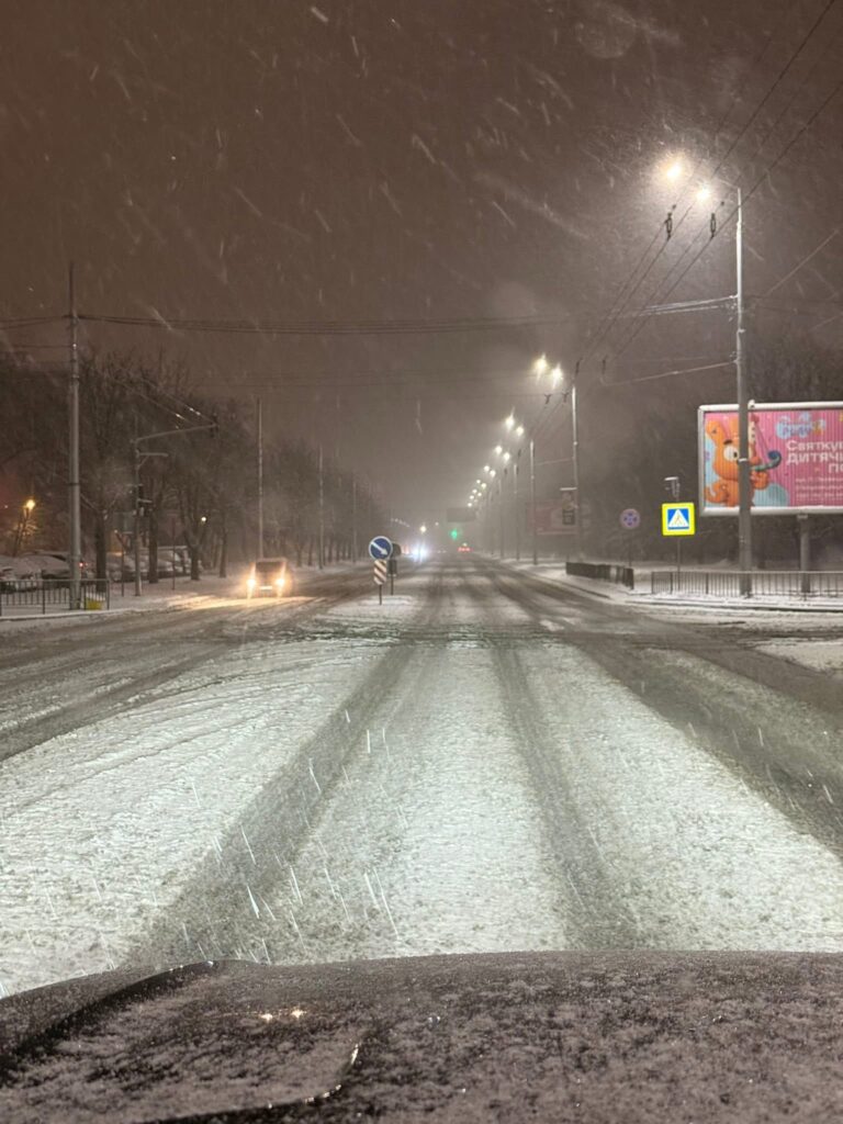 У Львові комунальники Садового проспали сніг
