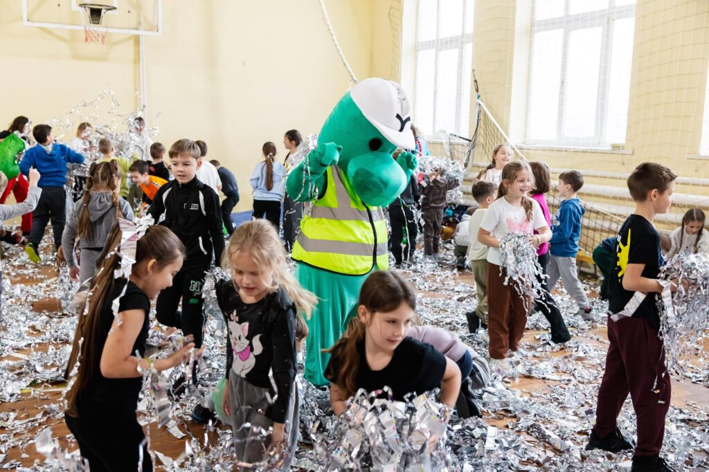 Біля Львова для дітей провели дитяче свято