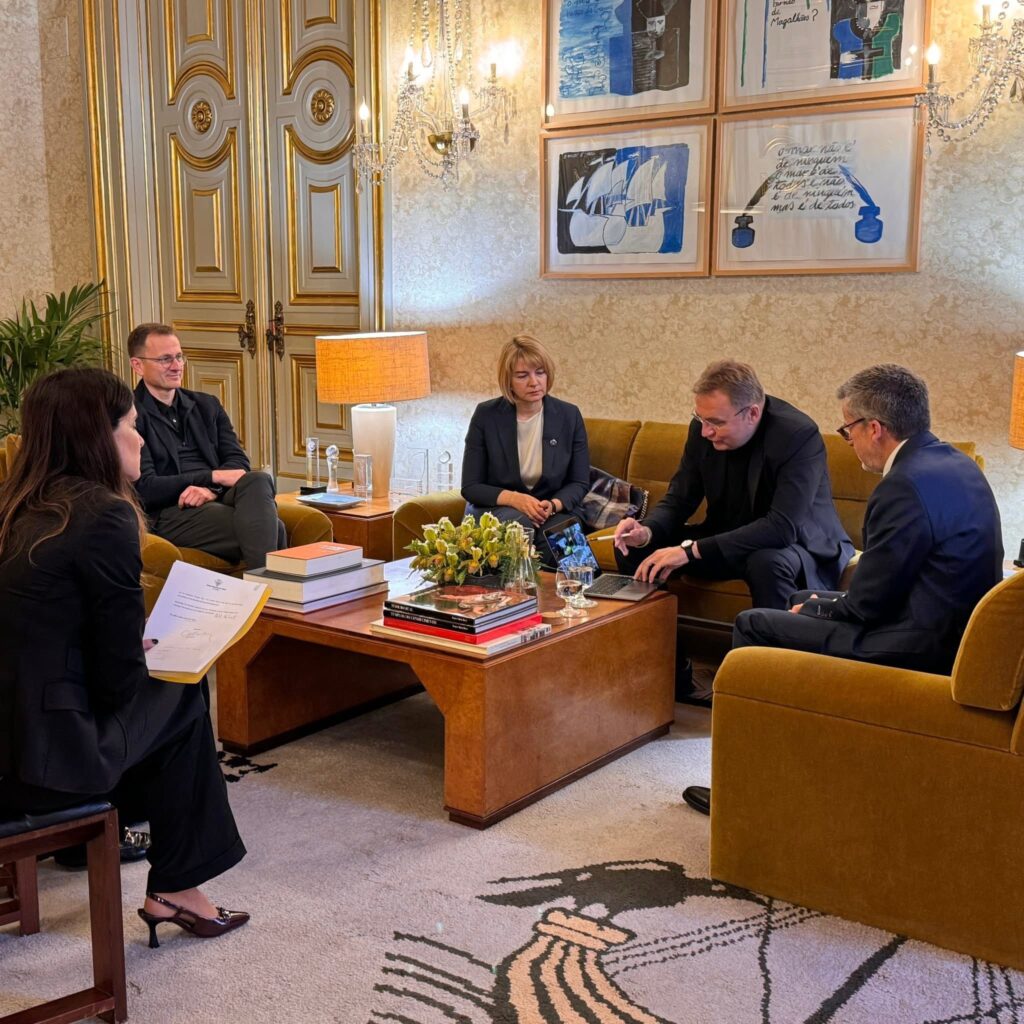 Садовий втік у Португалію