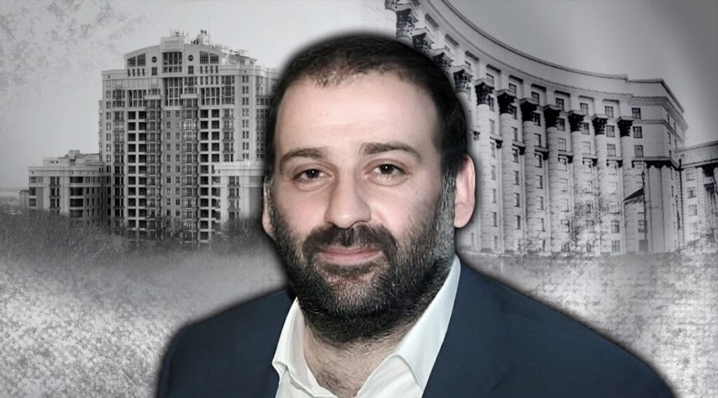 Міндіч покинув Україну по паспорту Ізраїля і оселився у готелі Варшави