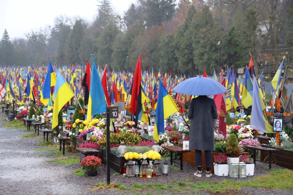 Делегація із США відвідала могили Героїв України