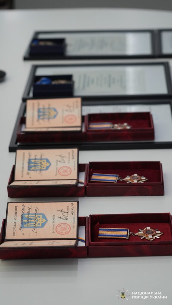 На Львівщині рідні поліцейських, які загинули в боях за Україну, отримали їхні посмертні нагороди