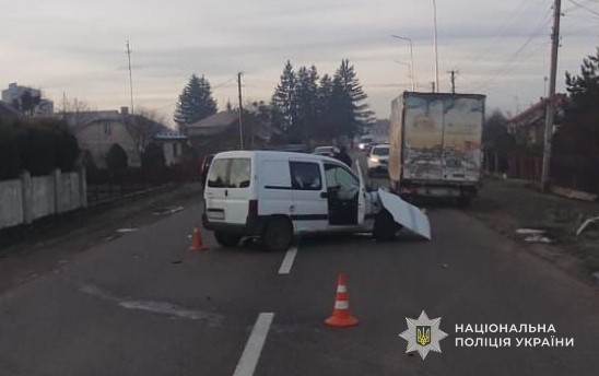 На Львівщині автомобіль перетворився на брухт