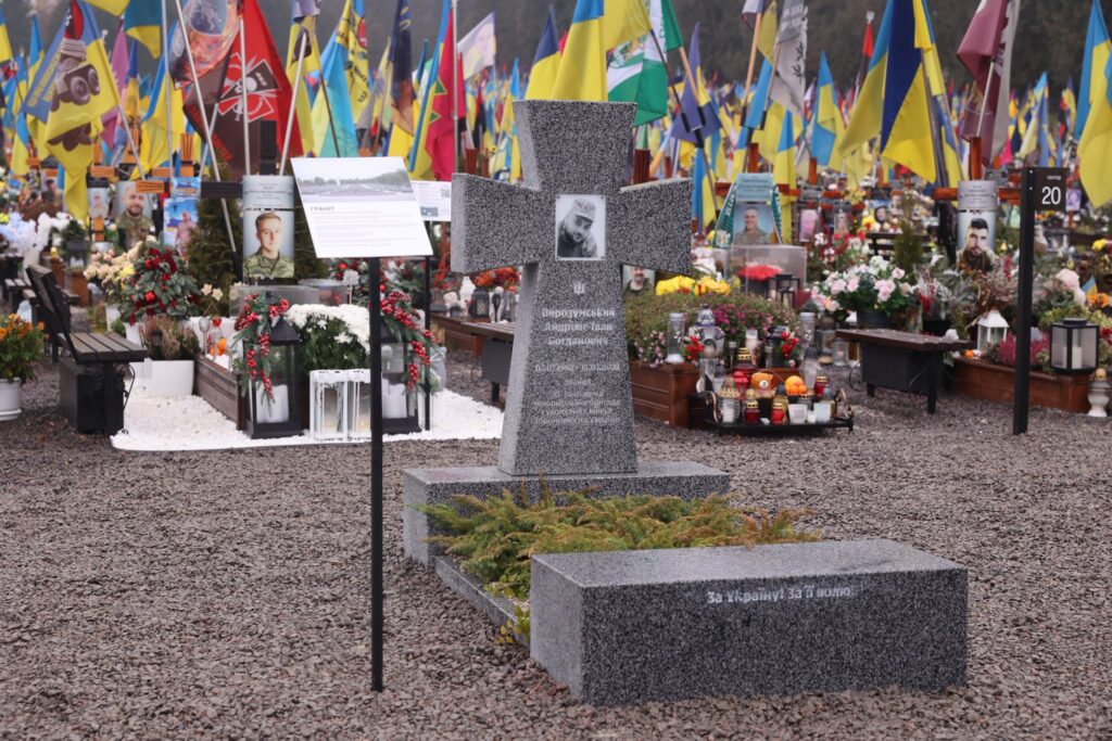 У Львові встановили зразки майбутніх намогильних плит