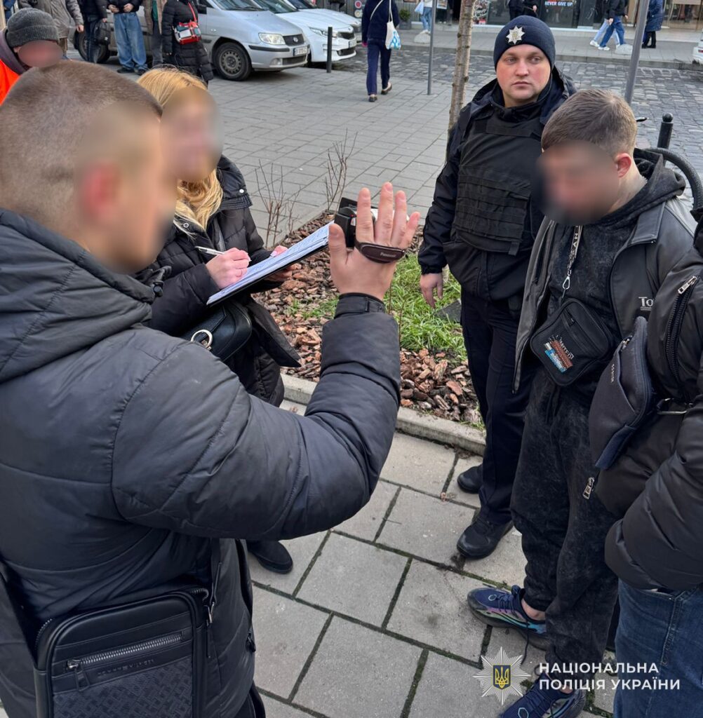 У Львові 26-річний житель Харкова поранив перехожого