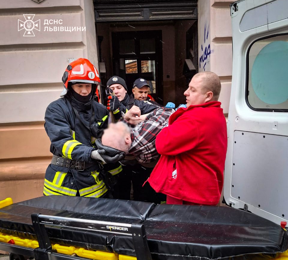 У Львові врятували літнього чоловіка