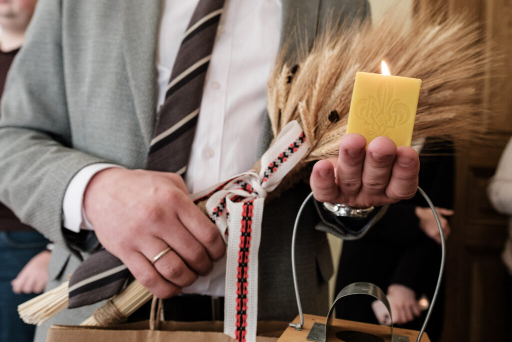 Благодатний Вифлеємський вогонь передали Львівській обласній раді