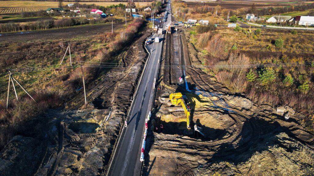 На Львівщині триває ремонт дороги до Рави-Руської