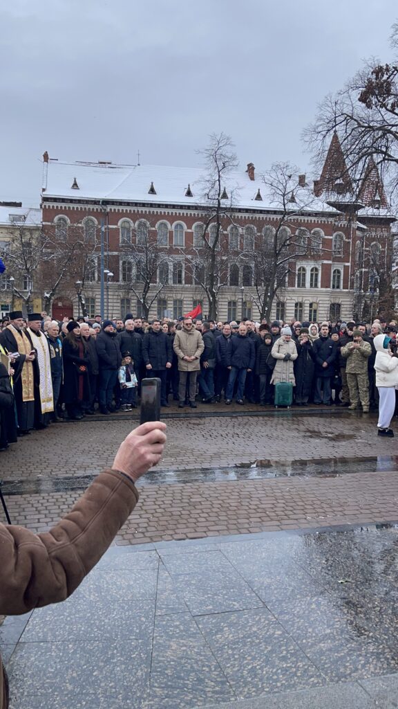 Садовий влаштував театральну виставу біля Бандери у Львові