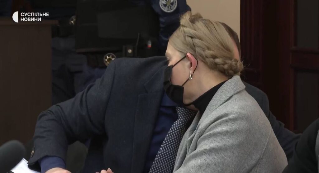 Тимошенко прийшла на суд у масці