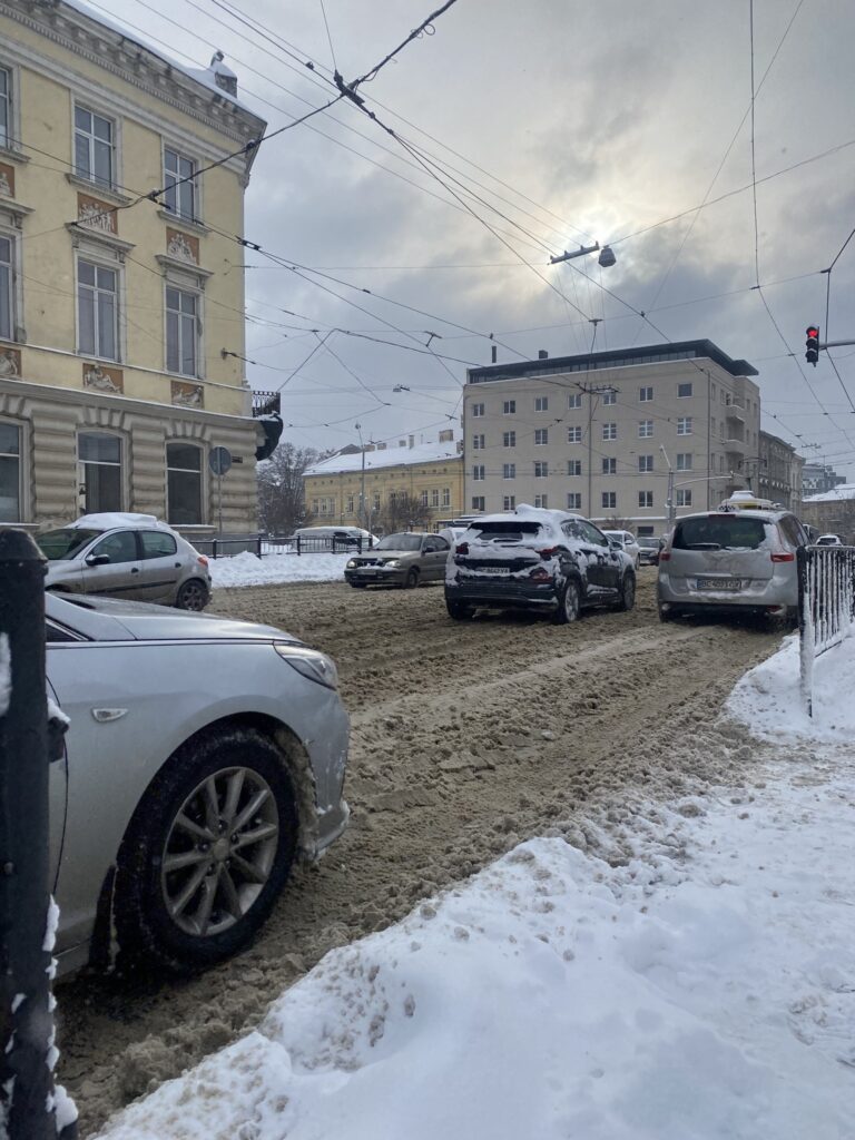 Центр Львова не чистили від снігу
