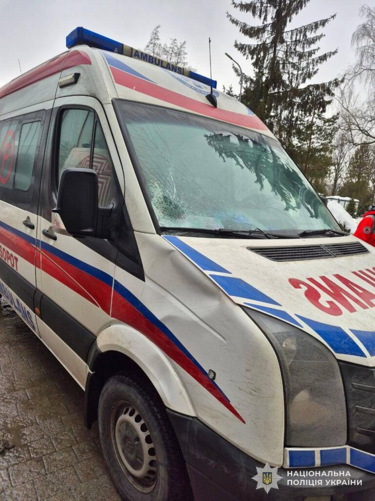 На Львівщині водій швидкої збив 10-річну дівчину