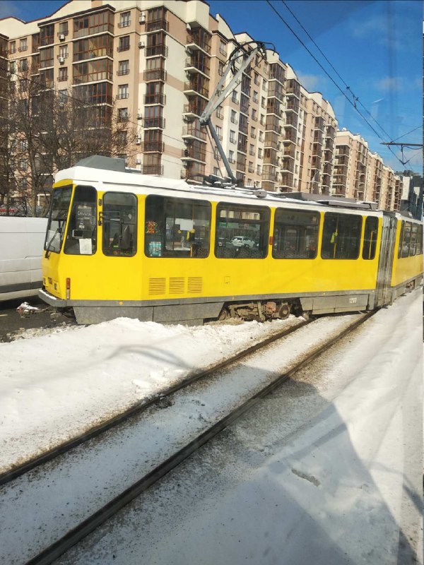 У Львові трамвай зійшов з рейок (ФОТО)