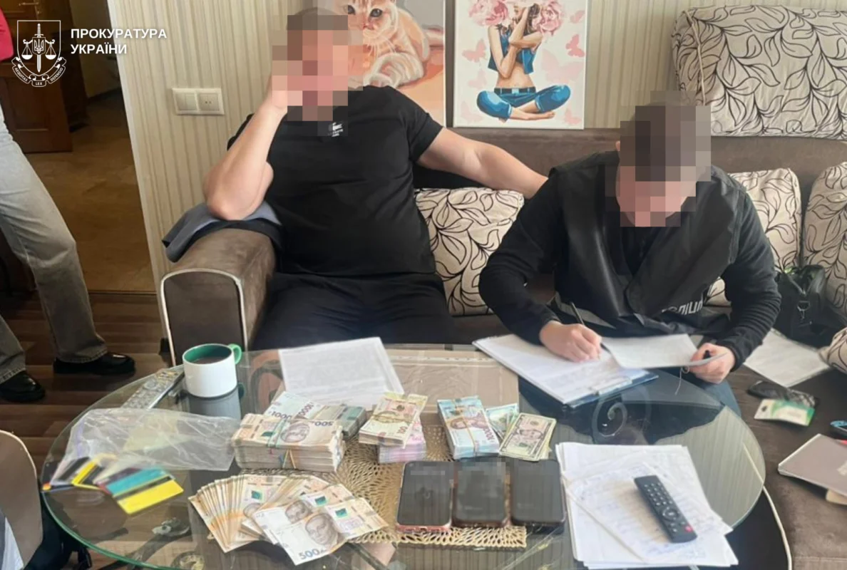 На Львівщині викрито голову міськради, її підлеглу та постачальника