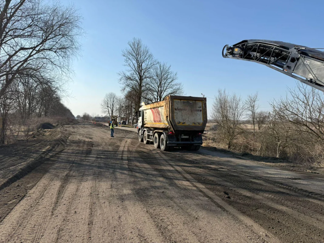 На Львівщині розпочато ремонт дороги (ФОТО)