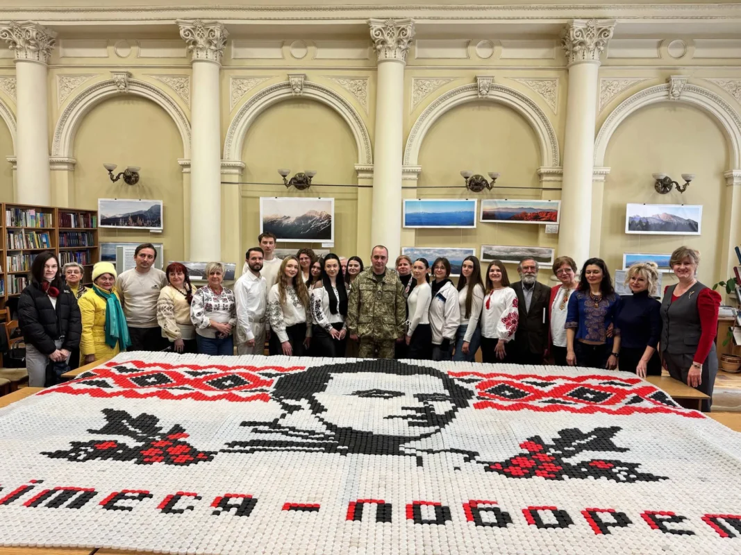 У Львові відкрили панно з Тарасом Шевченком із 15 200 пластикових кришок