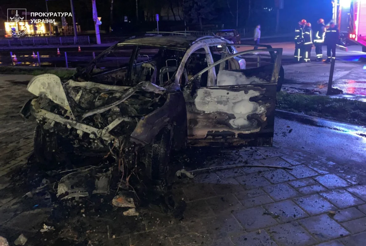 У Львові п’яний з трьома пасажирами в’їхав у бетонну стіну