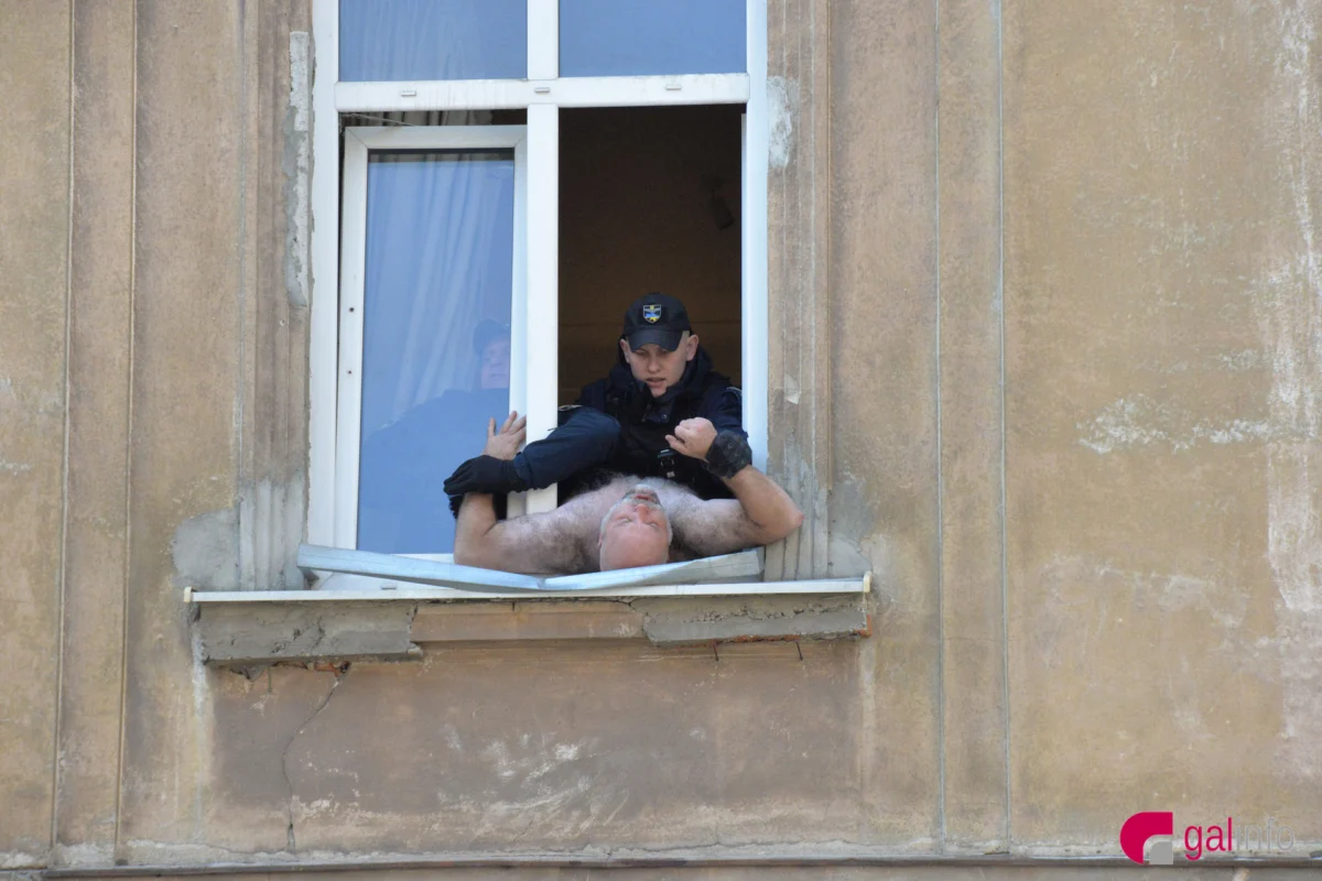 Волонтер зі США: що відомо про чоловіка, якого врятували від самогубства у Львові