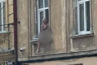 У Львові на балконі оголився чоловік