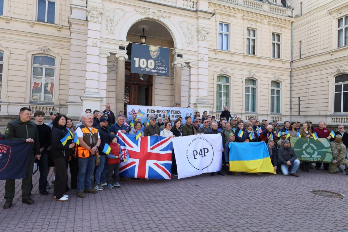 На Львівщину прибув 27-й конвой «Пікапи для миру»