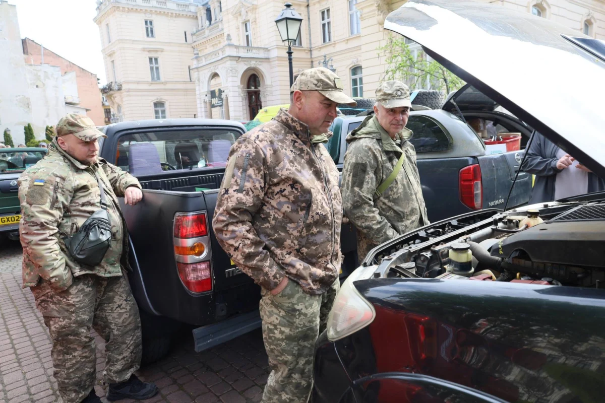 На Львівщину прибув 27-й конвой «Пікапи для миру»