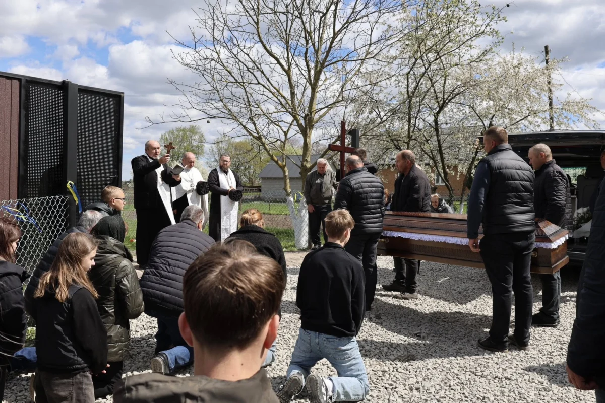 Мостиська прощаються із захисником (ФОТО)