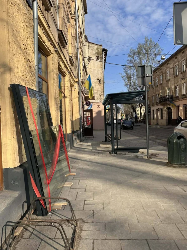 У центрі Львова встановили скляний павільйон (ФОТО)