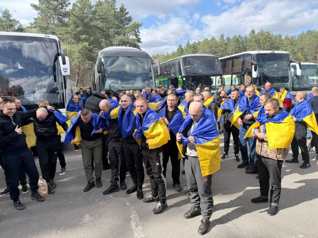 Україна повернула 193 захисників (ФОТО)