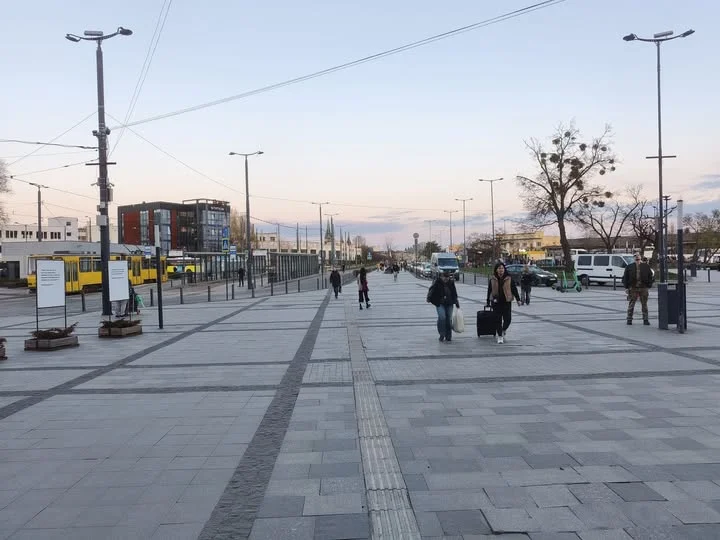 У Львові на площі біля вокзалу дезінформують незрячих