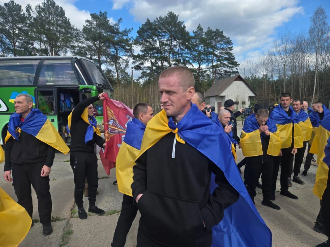 Україна повернула 193 захисників (ФОТО)