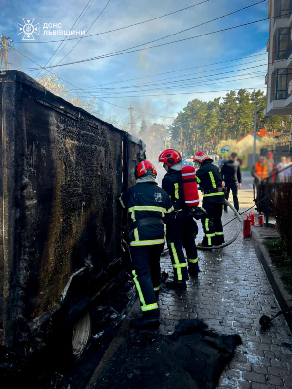 У Львові згоріла інкасаторська машина (ФОТО)