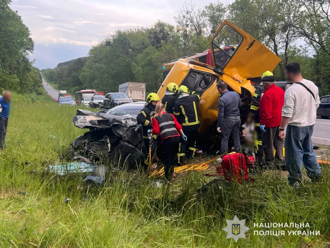 На Львівщині автотроща відправила у лікарню трьох людей (ФОТО, ВІДЕО)