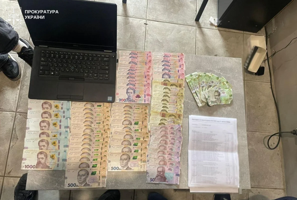 У Львові провели 15 обшуків у точках продажу електронок