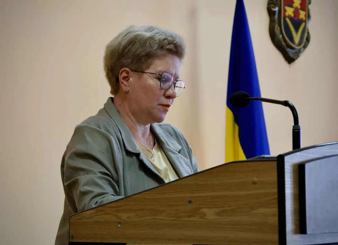На Львівщині вантажівки із аргілітом руйнують дорогу