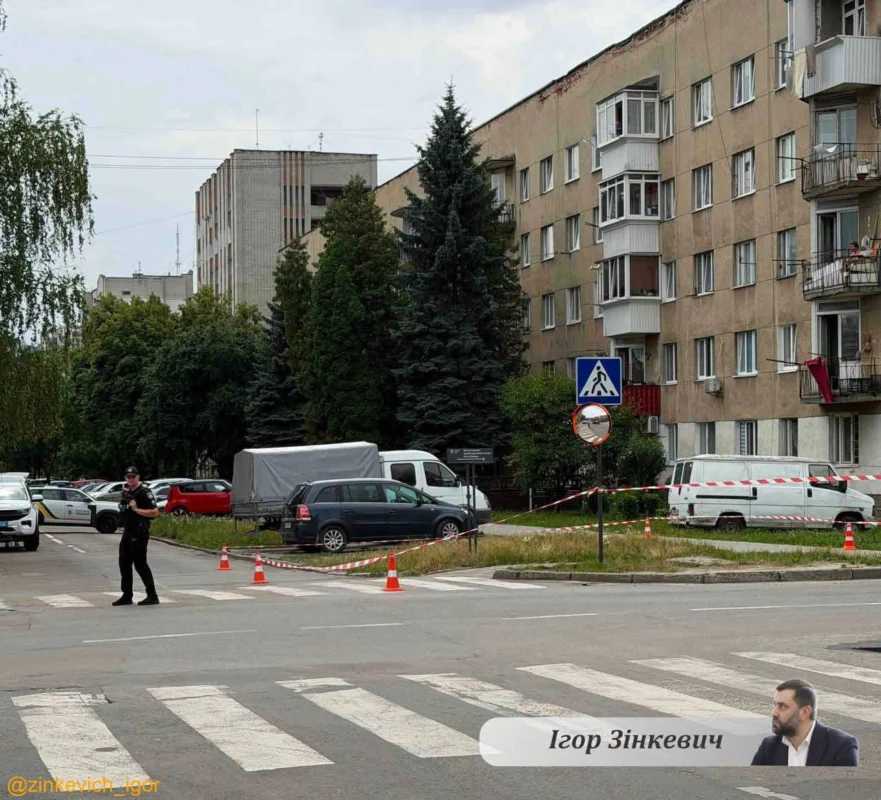 У Львові декоративна куля від паркану перелякала мешканців