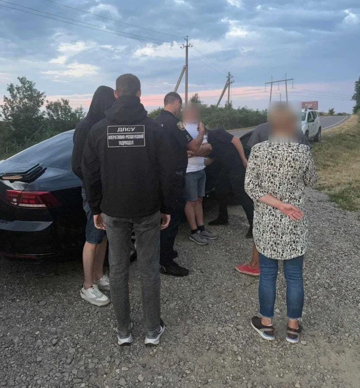На Закарпатті викрили два канали незаконного переправлення осіб через державний кордон