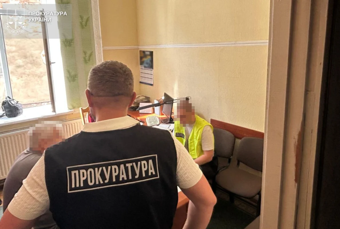 На Львівщині на самозахопленій землі організували похоронний бізнес