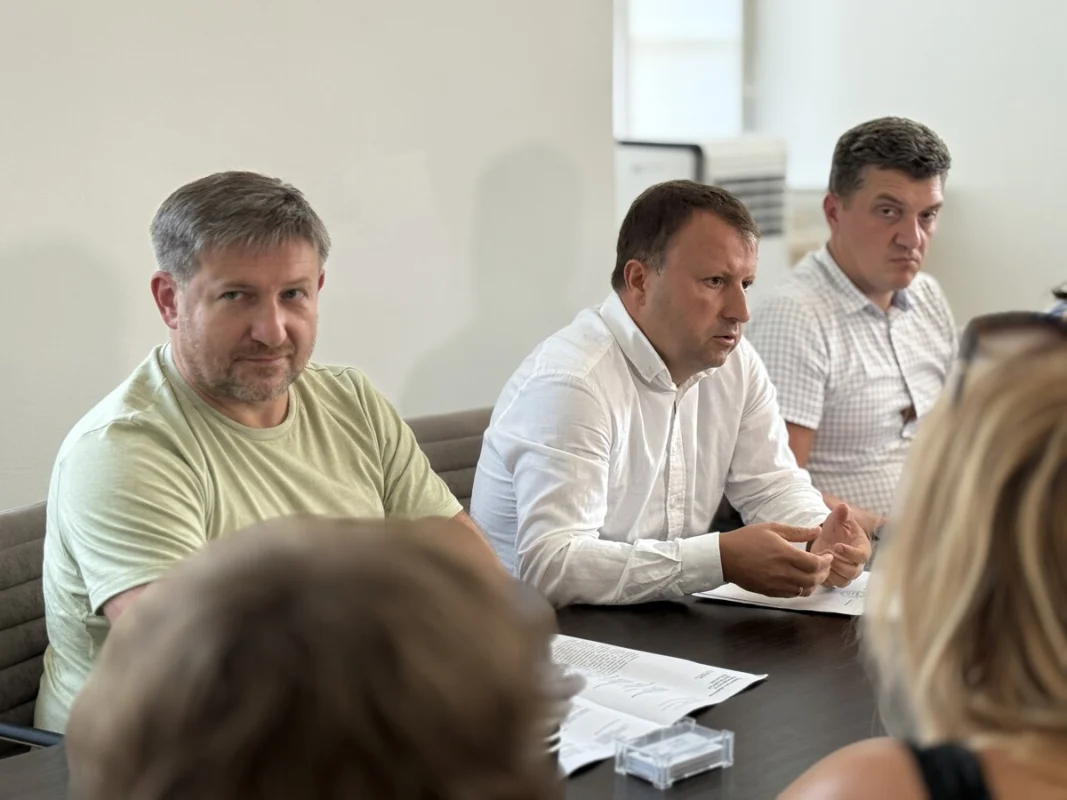 У центрі Львова триває скандал через Макдональдс