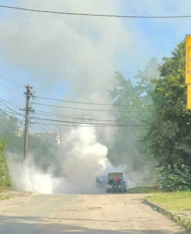 У Львові згорів невідомий автомобіль (ФОТО)